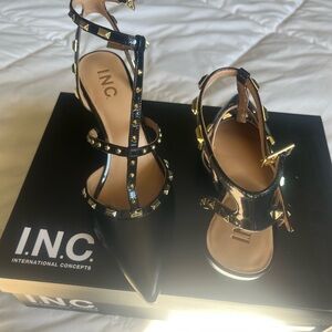 INC pumps low heels